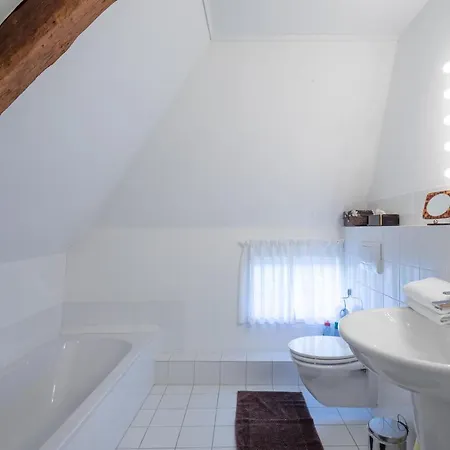 Hof Angelbur Χούζουμ